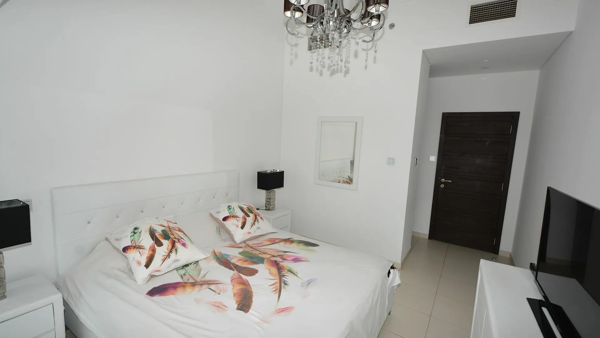 דירה דובאי Cayan Tower By Deluxe Holiday Homes איחוד האמירויות הערביות