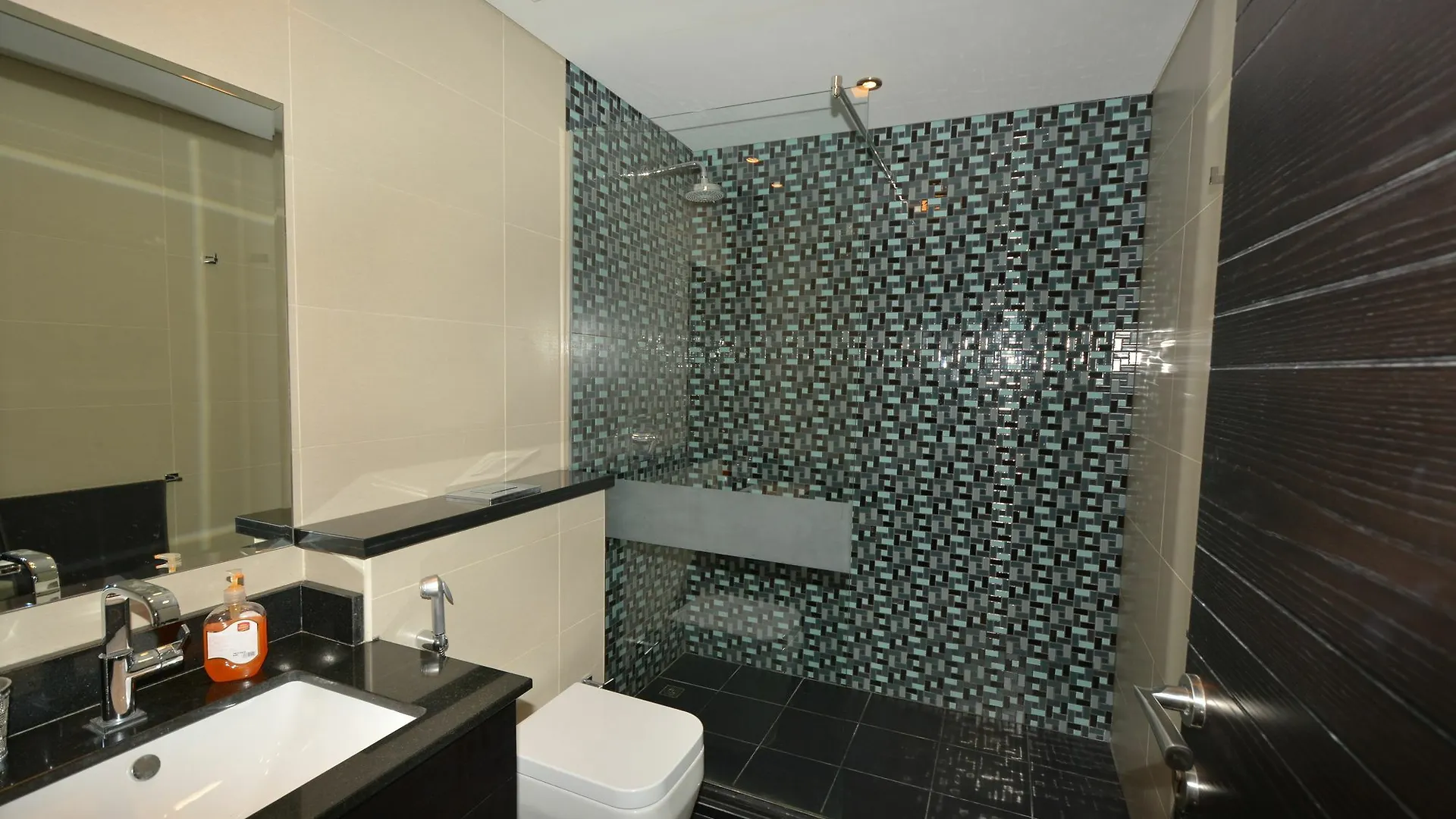דובאי Cayan Tower By Deluxe Holiday Homes