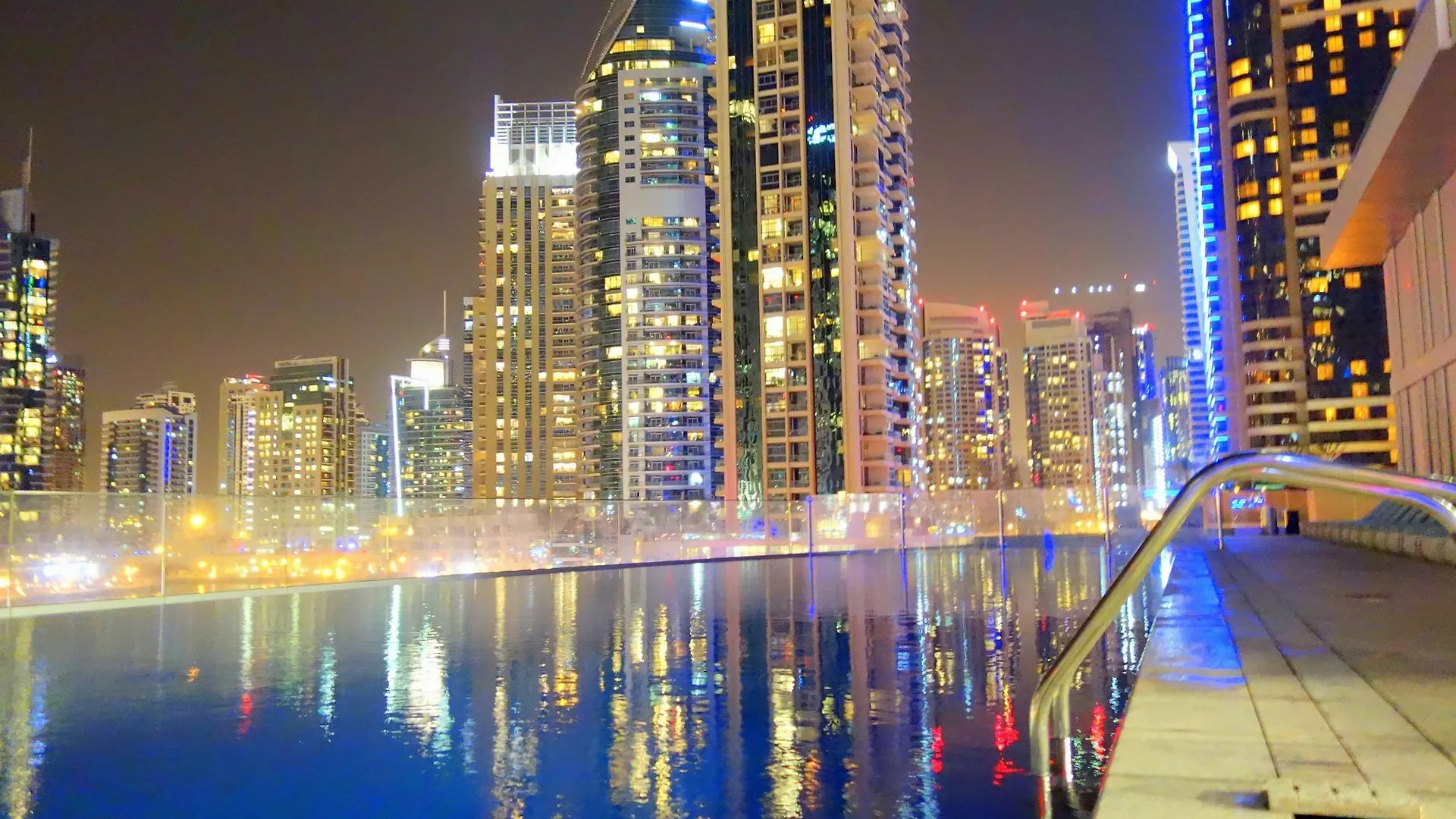 דובאי Cayan Tower By Deluxe Holiday Homes איחוד האמירויות הערביות