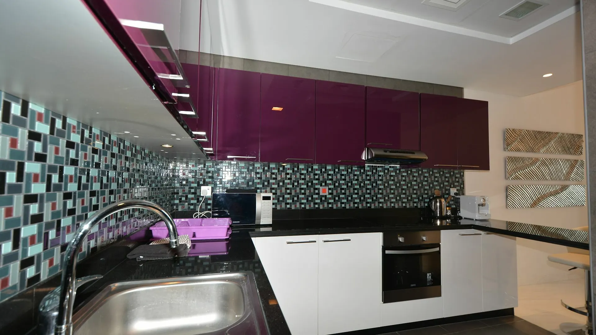 דובאי Cayan Tower By Deluxe Holiday Homes 0*,  איחוד האמירויות הערביות